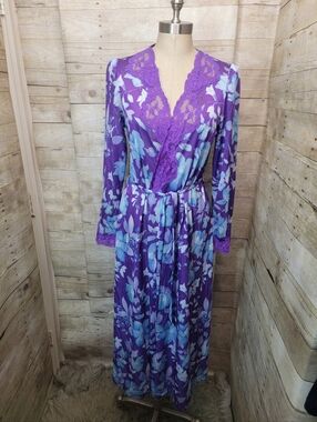 Purple Floral Lace-Trim Robe